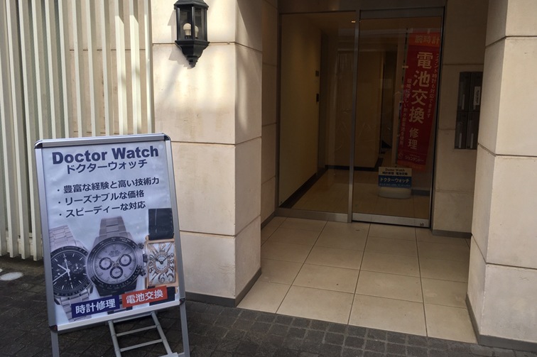 4、すぐの右手にエントランスがあります