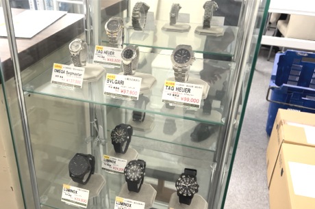 6、店内では当店仕上げの中古時計販売もしております